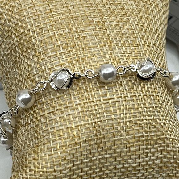 Vintage Silver Tone Pearl Bead Bracelet – 8" Length, Elegant Shine - Picture 8 of 13
